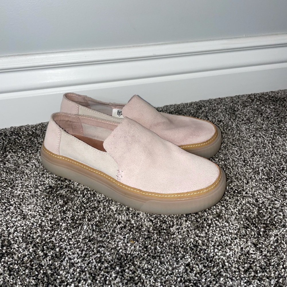 Tom’s sneakers